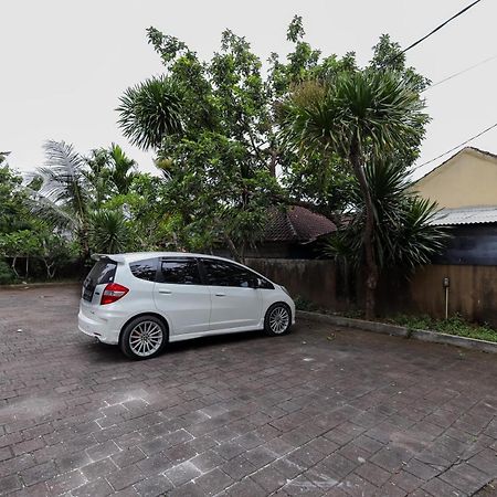 Urbanview Hotel Wg Jimbaran Bali 乌干沙 外观 照片