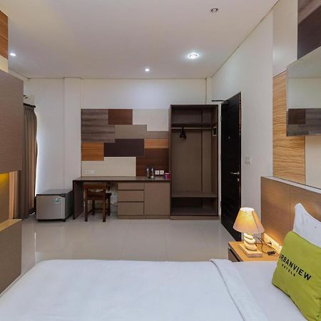 Urbanview Hotel Wg Jimbaran Bali 乌干沙 外观 照片