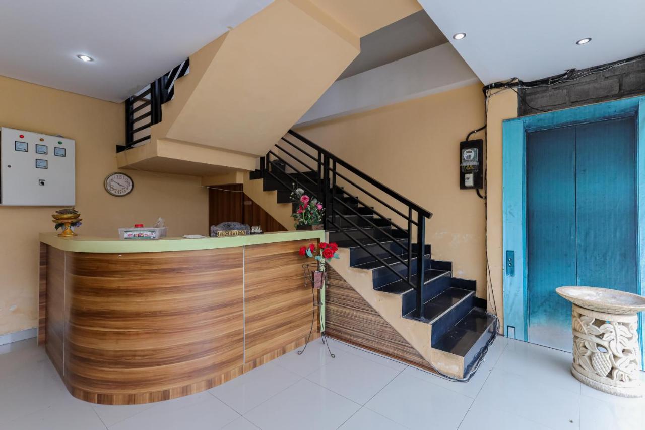 Urbanview Hotel Wg Jimbaran Bali 乌干沙 外观 照片