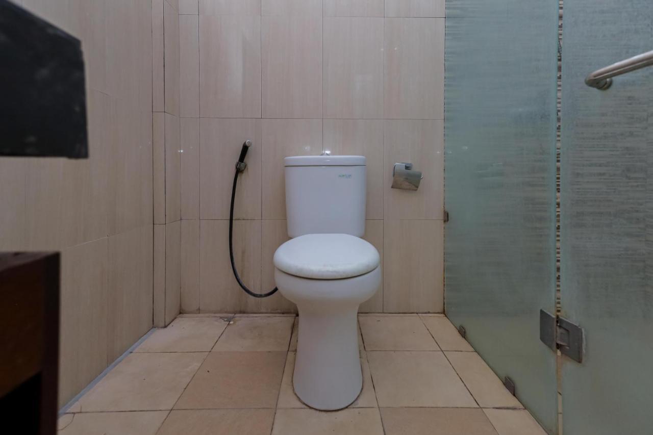 Urbanview Hotel Wg Jimbaran Bali 乌干沙 外观 照片